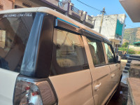 White Mahindra TUV300