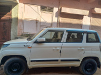White Mahindra TUV300