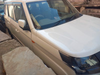 White Mahindra TUV300