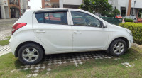White Hyundai i20 Sports
