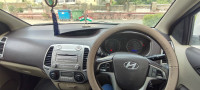 White Hyundai i20 Sports