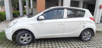 White Hyundai i20 Sports