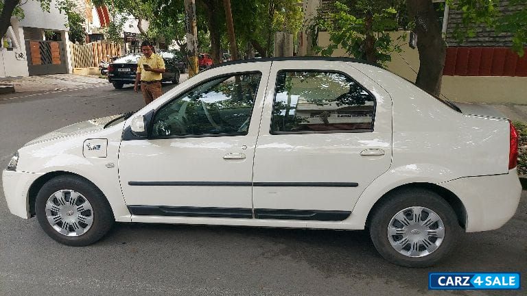 White Mahindra eVerito d2