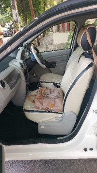 White Mahindra eVerito d2