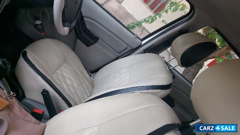 White Mahindra eVerito d2