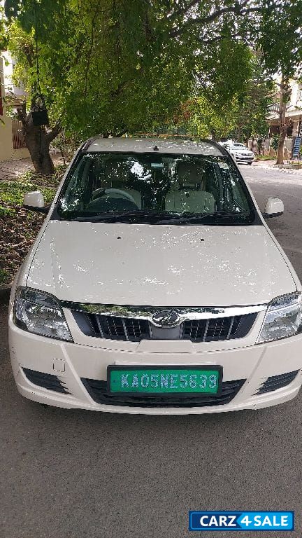 White Mahindra eVerito d2