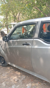 Silver Mahindra e2o P4