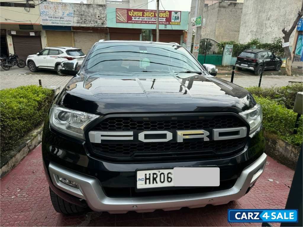 Black Ford Endeavour 4*4 titanium plus