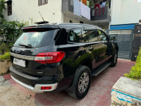 Black Ford Endeavour 4*4 titanium plus