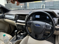 Black Ford Endeavour 4*4 titanium plus