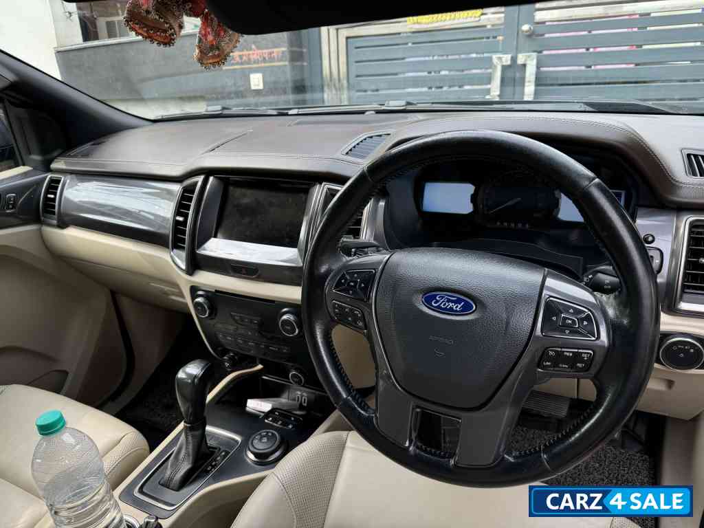 Black Ford Endeavour 4*4 titanium plus