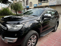 Black Ford Endeavour 4*4 titanium plus