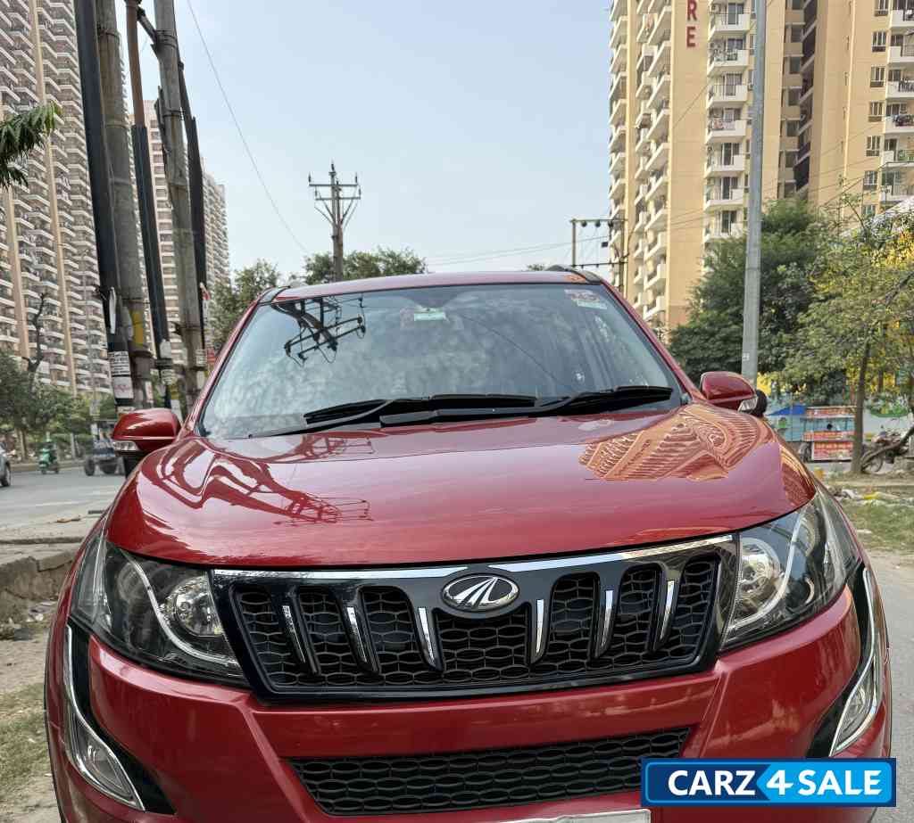 Red Mahindra XUV 500 W10 AT