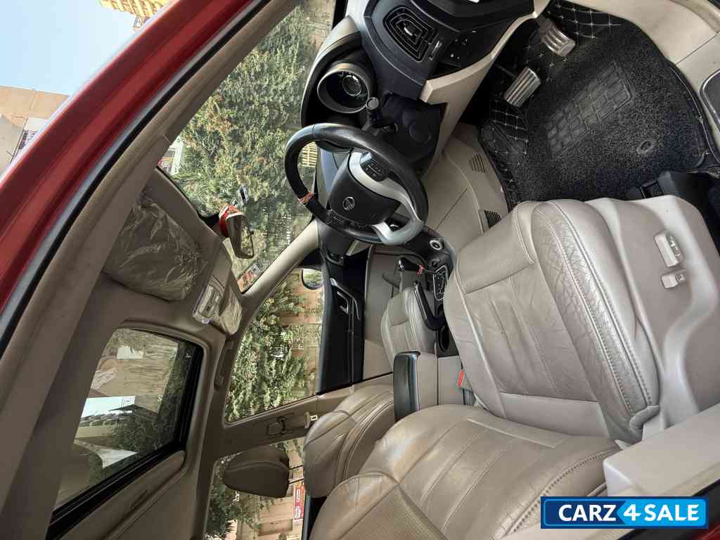 Red Mahindra XUV 500 W10 AT