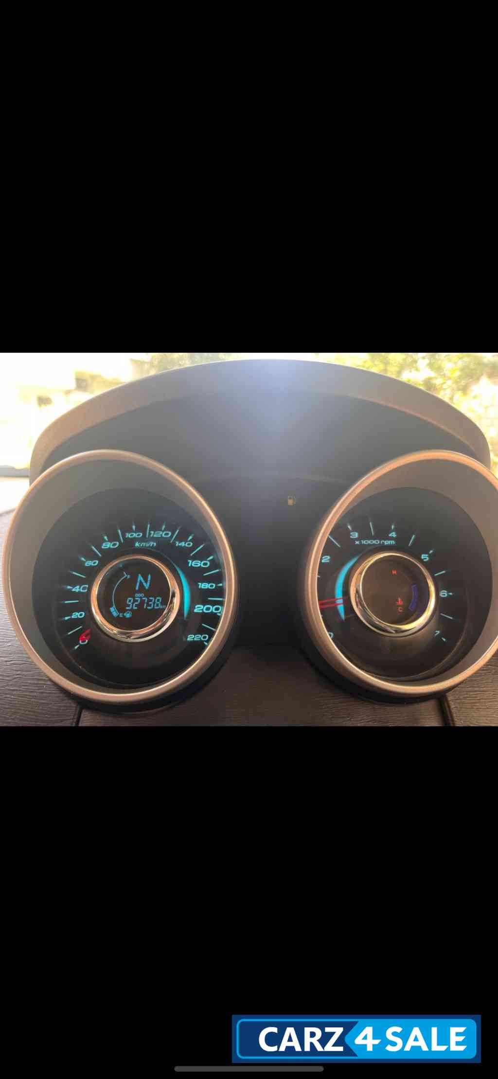 Mahindra XUV 500 W10 R FWD