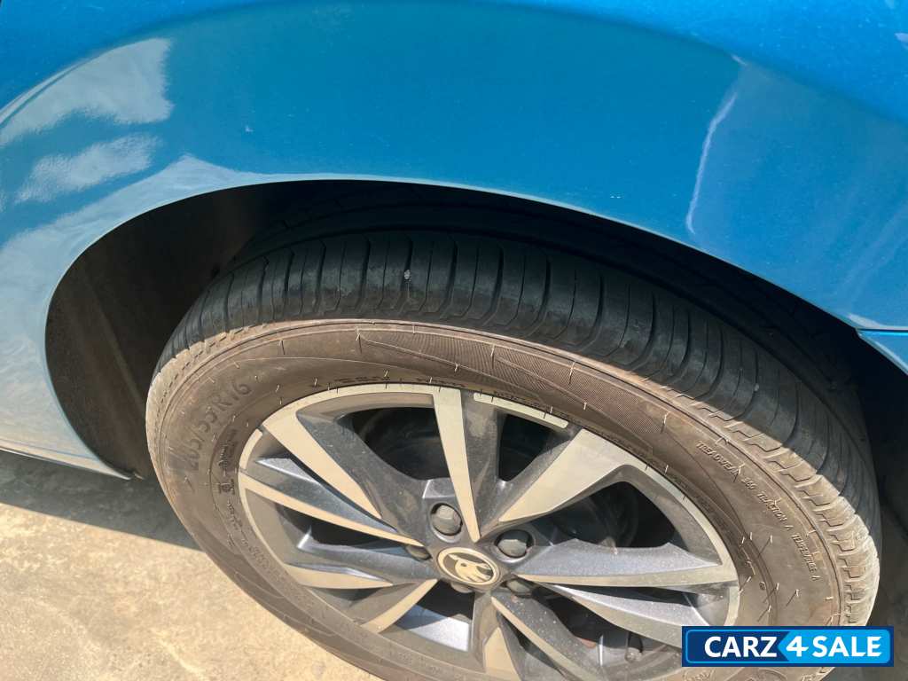 Blue Skoda Slavia Style 1.0 TSI AT