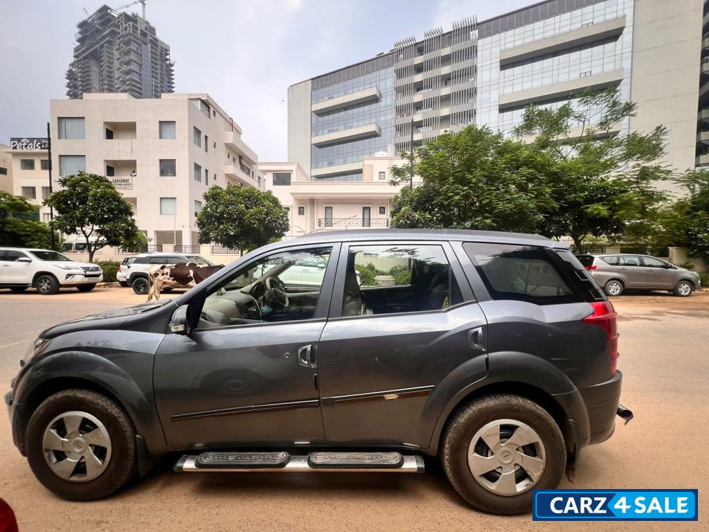 Grey Mahindra XUV 500 W4