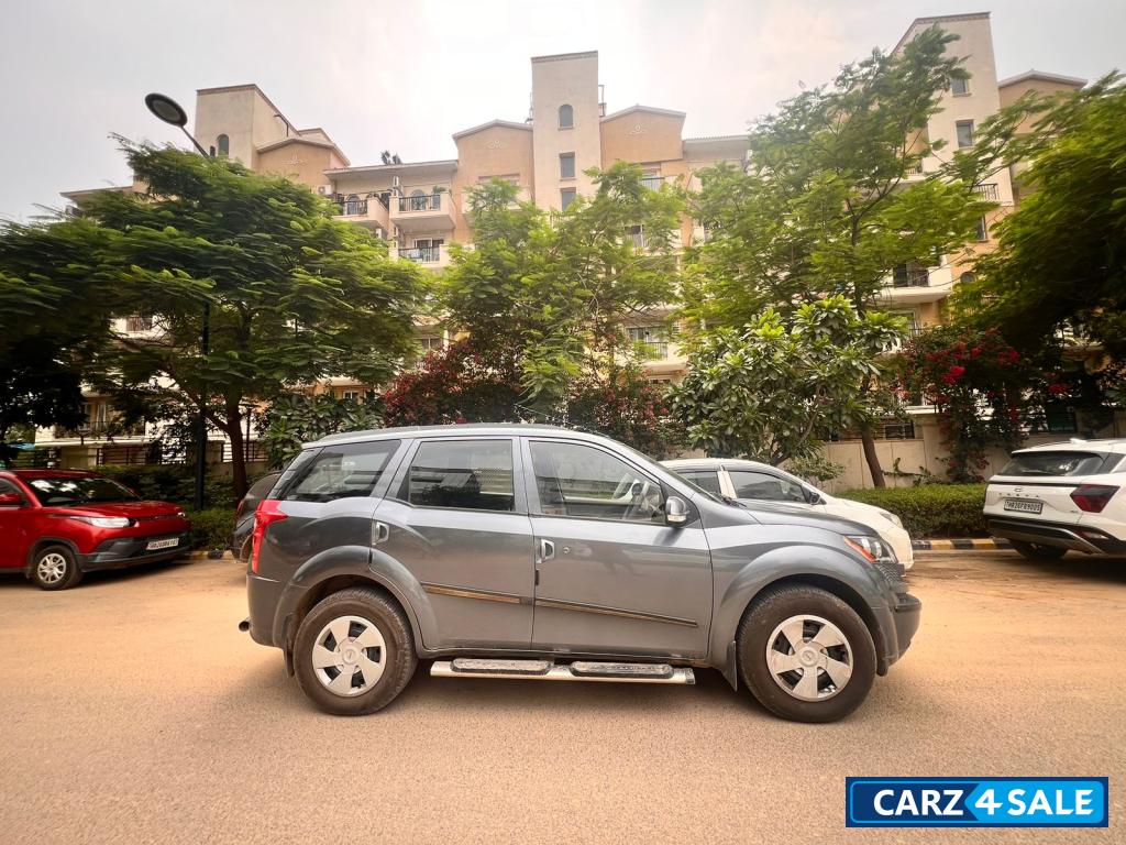 Grey Mahindra XUV 500 W4