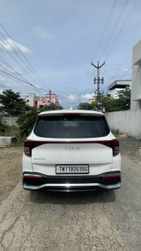 Glacier Pearl White Kia Carens Prestige 1.5 Petrol