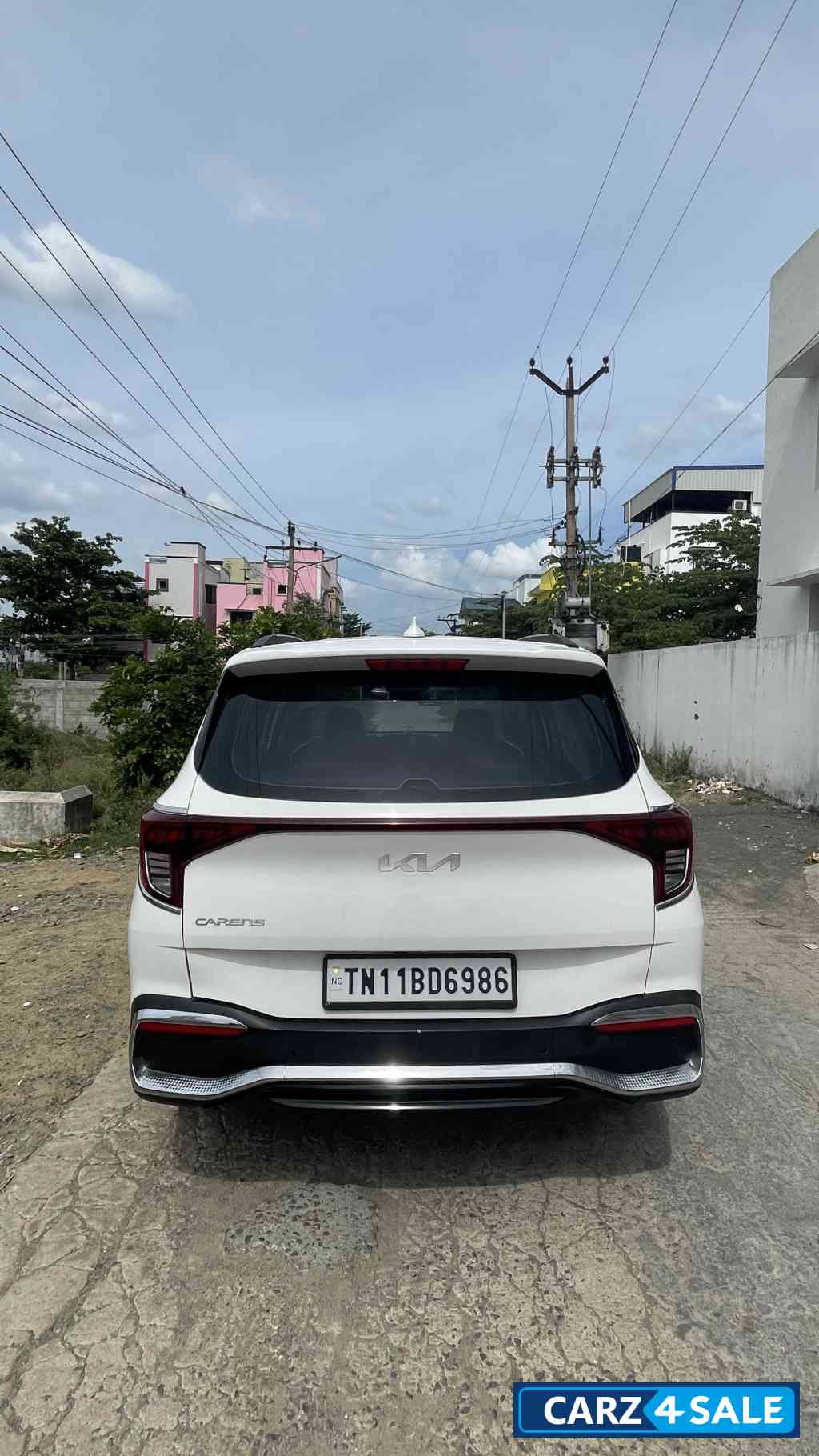 Glacier Pearl White Kia Carens Prestige 1.5 Petrol