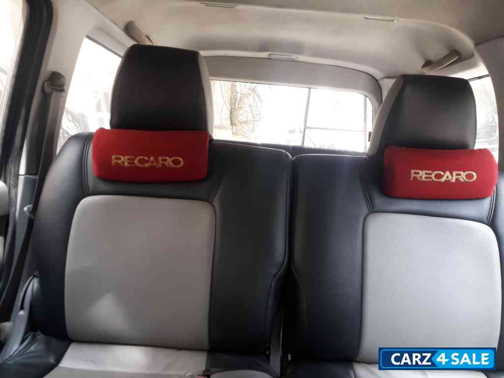 Black Ford Endeavour MT 2.5L 4×2