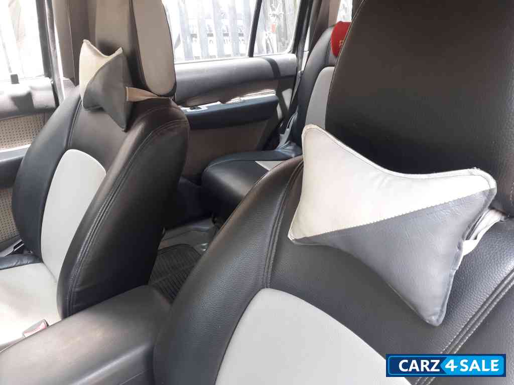 Black Ford Endeavour MT 2.5L 4×2