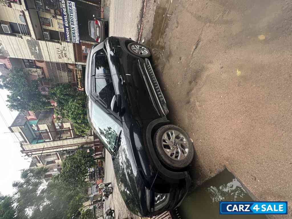 Black Hyundai Creta EX 1.5
