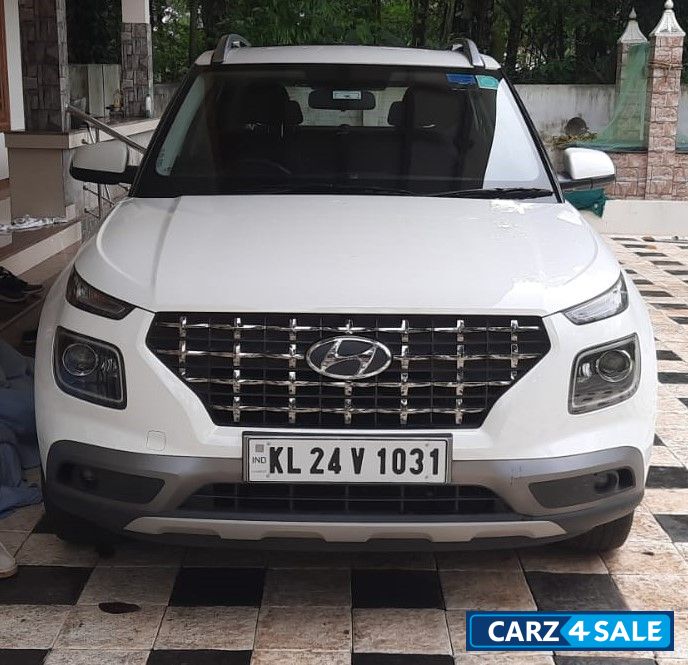 White Hyundai Venue 1.0L SX Turbo IMT