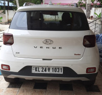 White Hyundai Venue 1.0L SX Turbo IMT