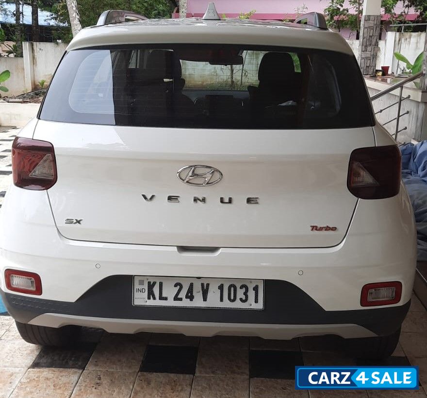 White Hyundai Venue 1.0L SX Turbo IMT