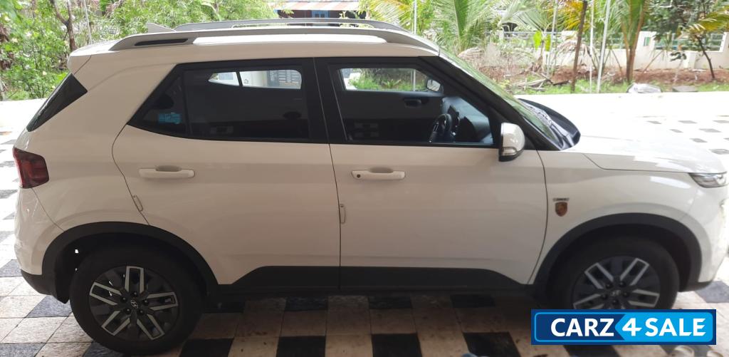 White Hyundai Venue 1.0L SX Turbo IMT