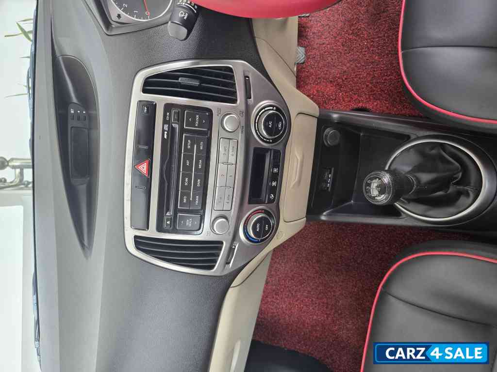 Amber Grey Hyundai i20 Magna(O)