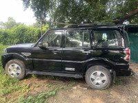 Black Mahindra Scorpio S9