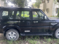 Black Mahindra Scorpio S9