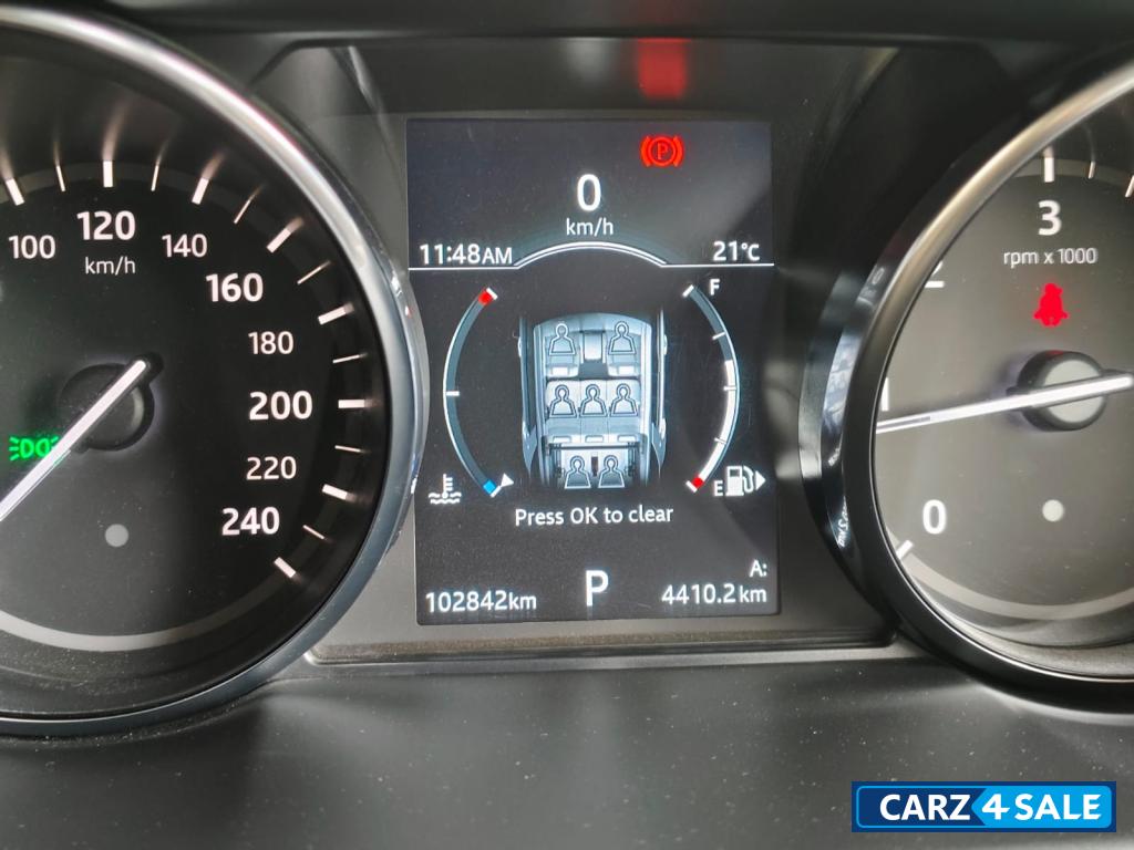 Black Land Rover Discovery Hse