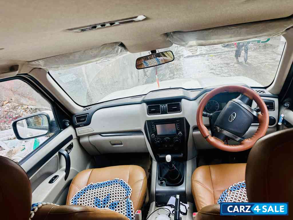 Mahindra Classic S6 plus