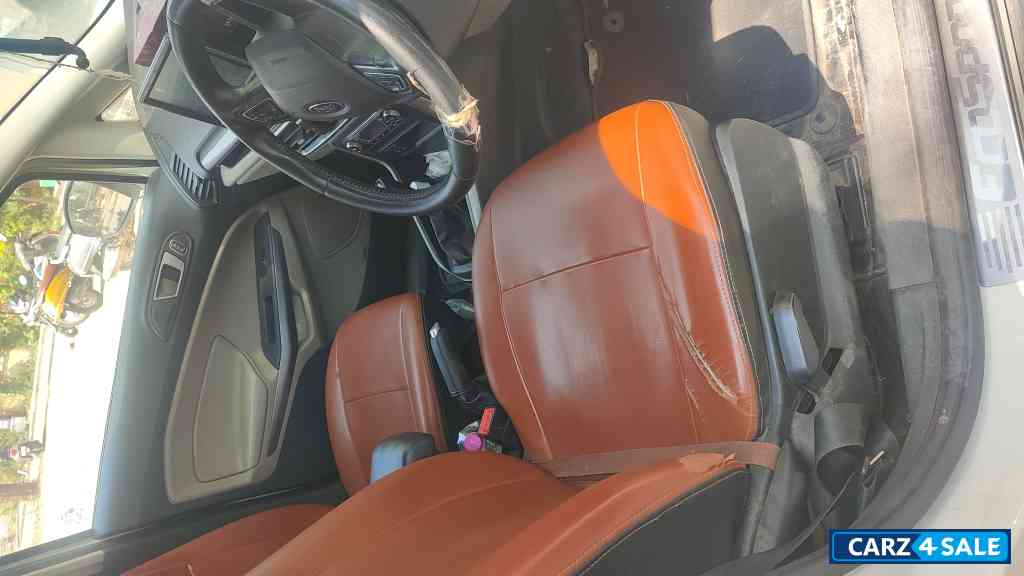White Ford Ecosport Titanium TDCI