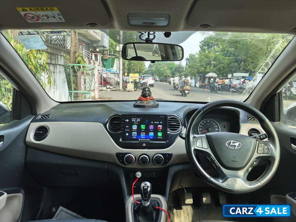 White Hyundai  Grand i10 asta (O)