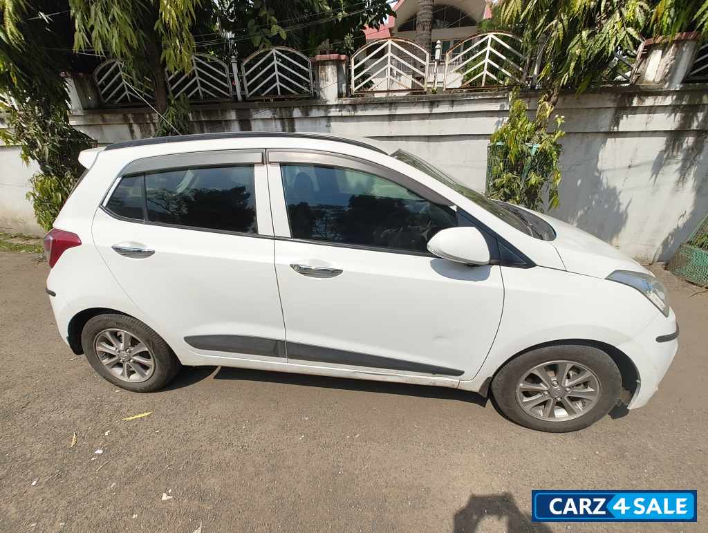 White Hyundai  Grand i10 asta (O)