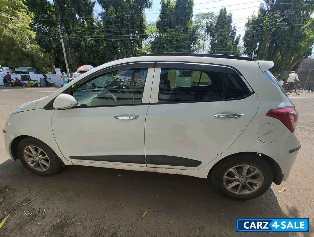 White Hyundai  Grand i10 asta (O)
