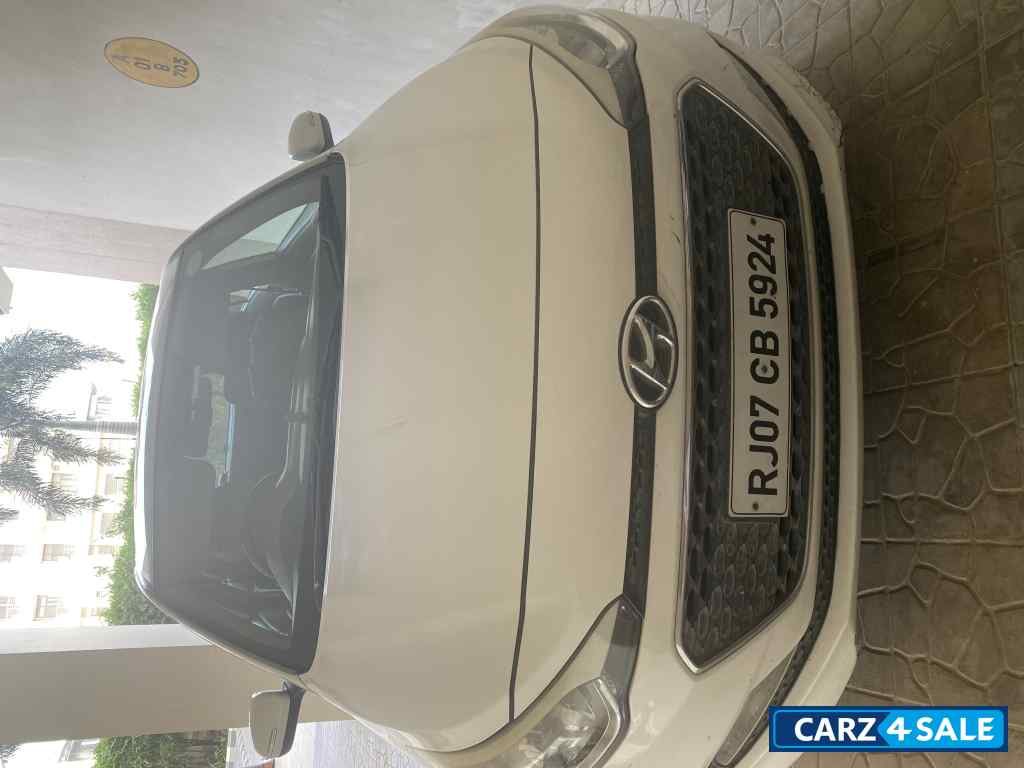 Polar White Hyundai Elite i20 Sports 1.2
