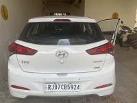 Polar White Hyundai Elite i20 Sports 1.2
