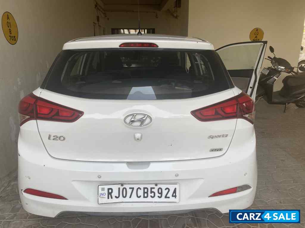 Polar White Hyundai Elite i20 Sports 1.2