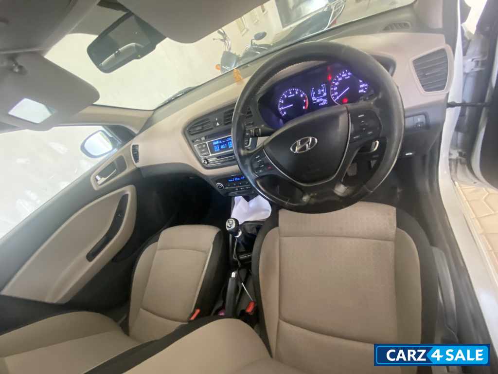 Polar White Hyundai Elite i20 Sports 1.2