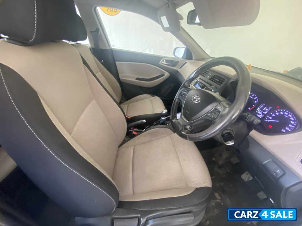 Polar White Hyundai Elite i20 Sports 1.2