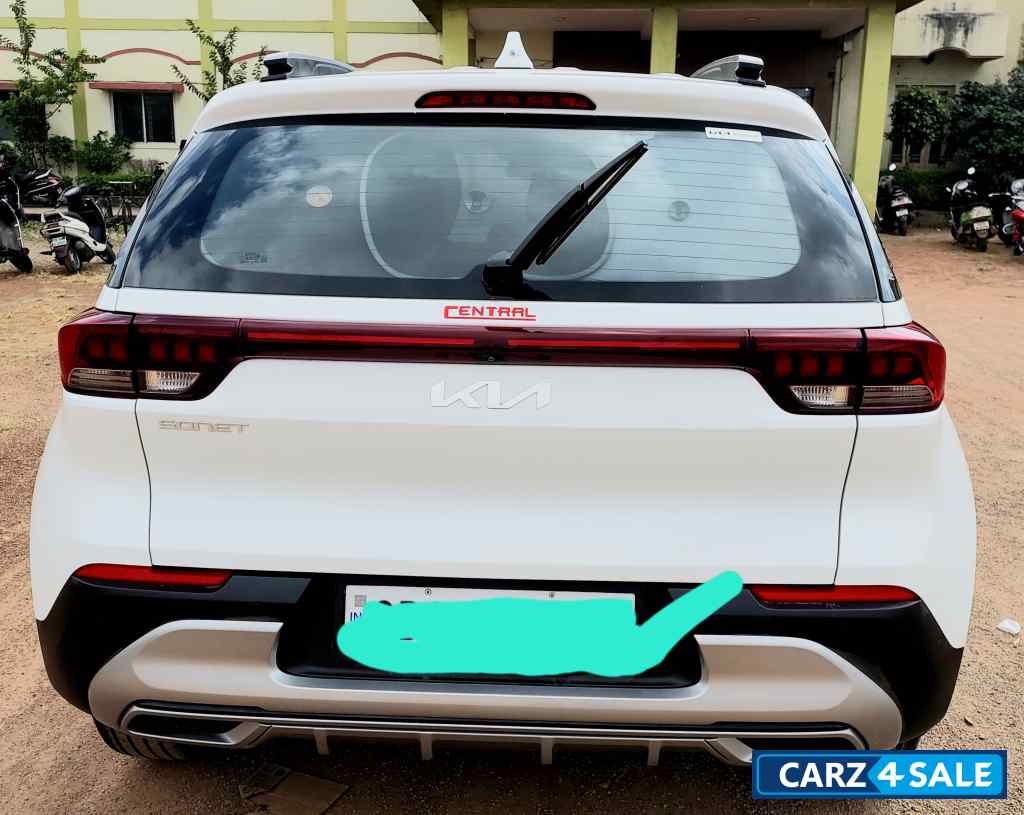 White Kia Sonet D1.5 6 MT HTX Plus White Kia Sonet D1.5 6 MT HTX Plus