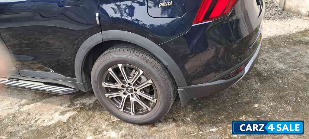 Mahindra XUV700 Ax7 petrol manual