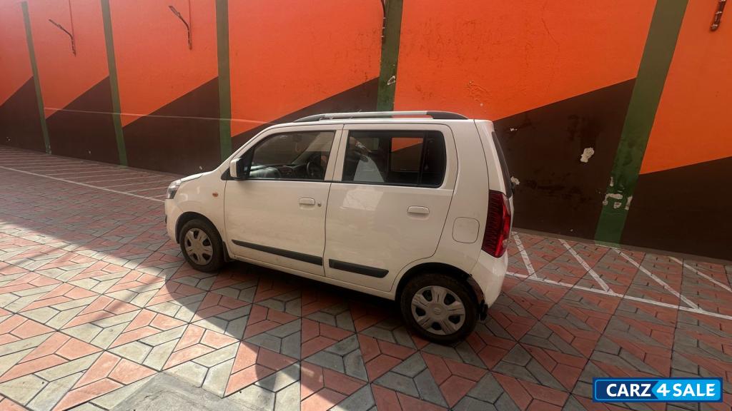 White Maruti Suzuki Wagon R Amt
