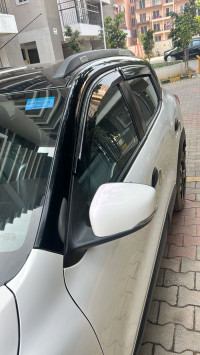 White & Black Dual Tone Renault Kwid Climber AMT Optional Dual Tone