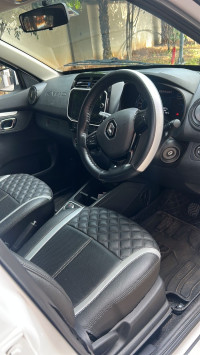 White & Black Dual Tone Renault Kwid Climber AMT Optional Dual Tone